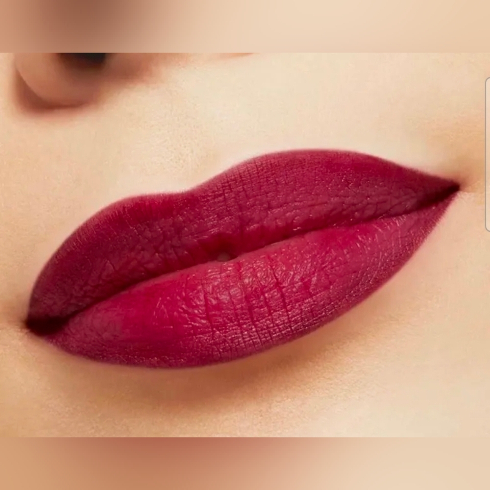 Color Street Rich Berry Lip Liner